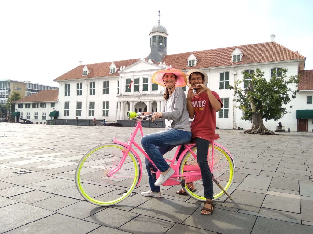 pronájem kola na kota tua v jakartě