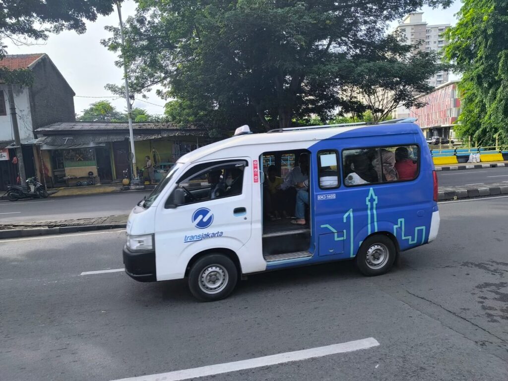 minibusy v jakartě