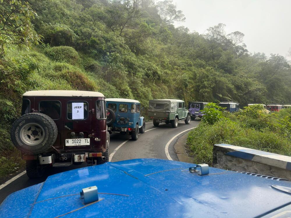 Jeepy v oblasti národního parku Bromo Tengger Semeru