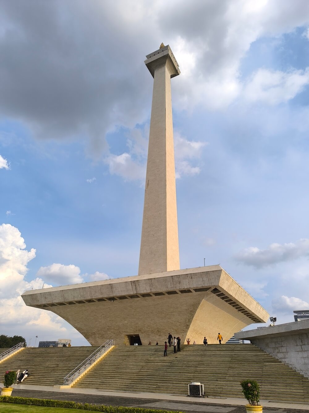 Monas nedaleko nádraží Gambir v centrální Jakartě