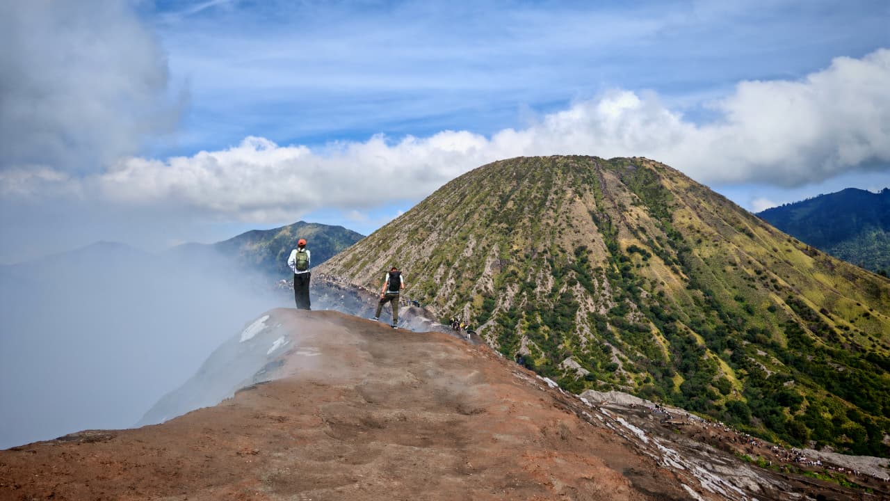 Mount Batok vedle sopky Bromo