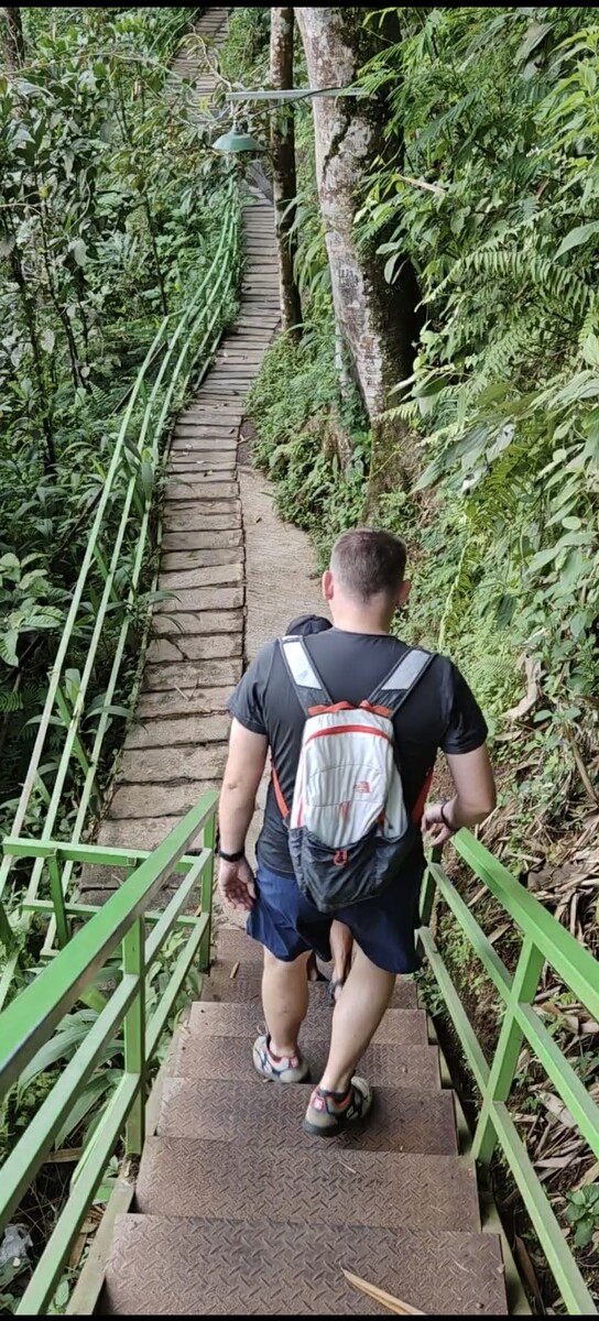 Trek k vodopádu Tumpak Sewu