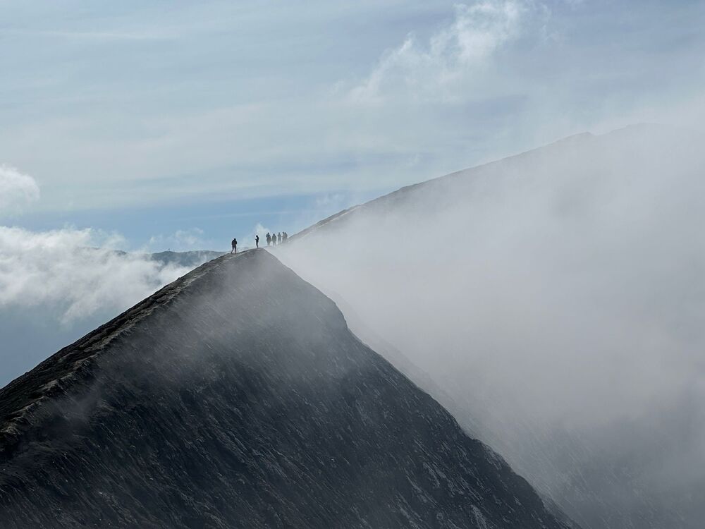 procházka na okraji kráteru mount bromo