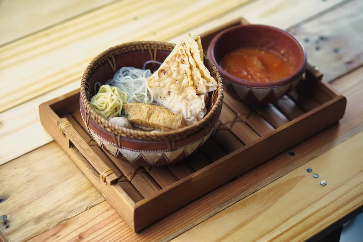 Bakso Malang s masovými knedlíčky, tofu a křupavými wontony
