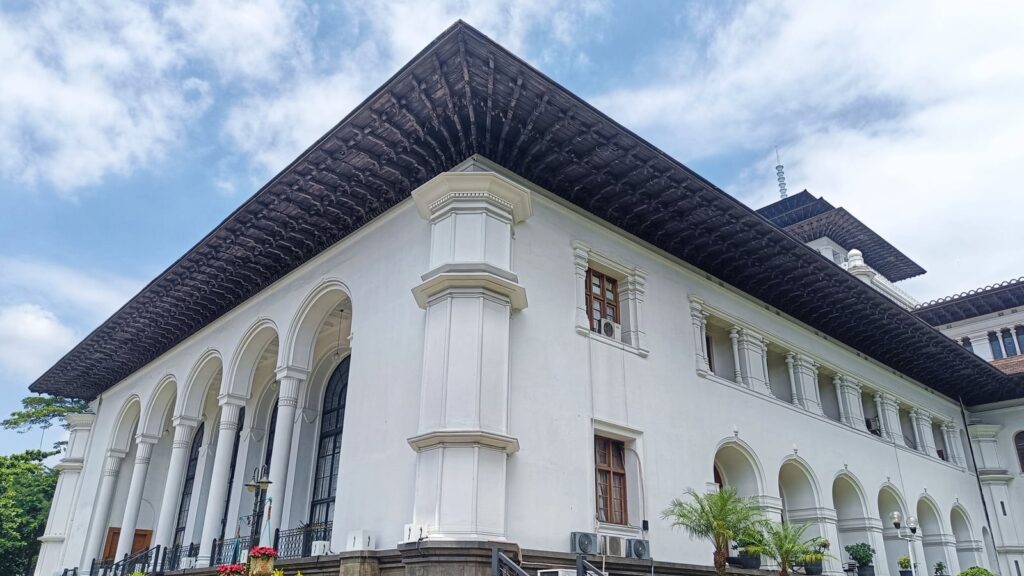Exteriér budovy Gedung Sate v Bandung