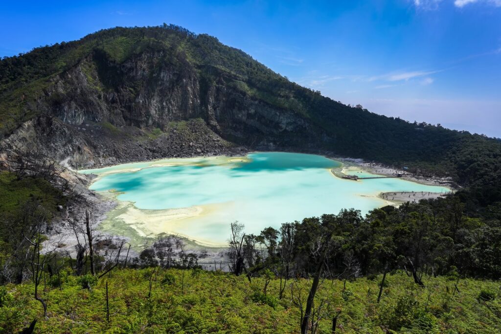 Kawah Putih, kráterové jezero u Bandung