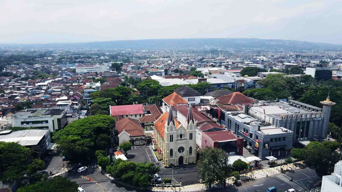 Kostel Sacred Heart of Jesus ve čtvrti Kayutangan v Malang